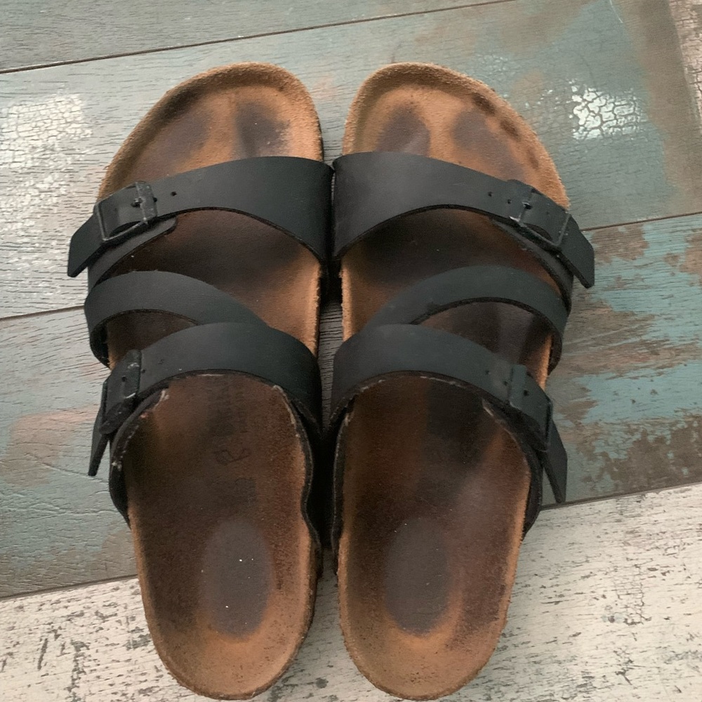 Barely worn black Birkenstocks